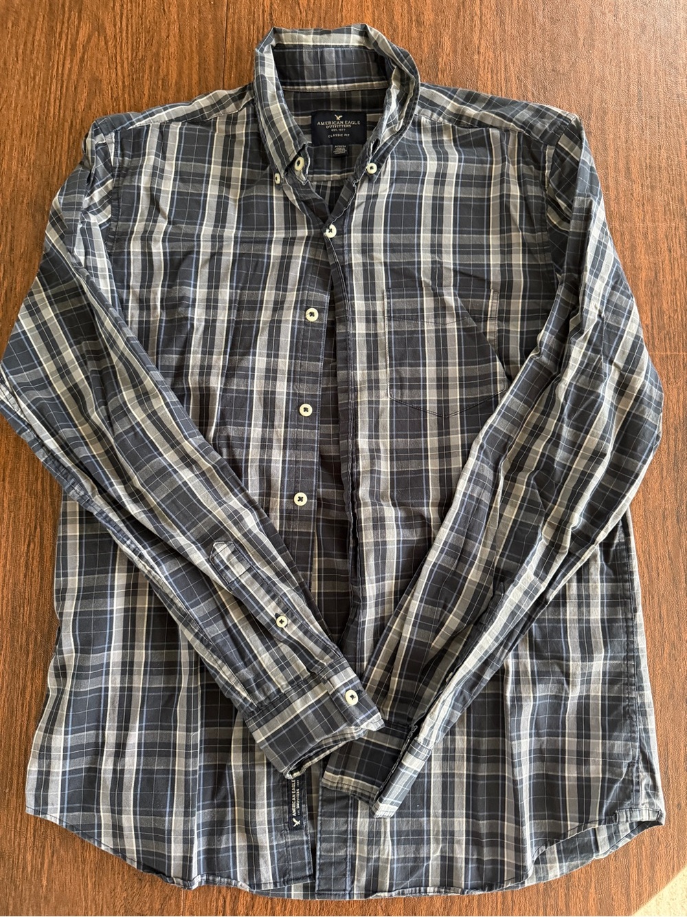 American Eagle Outfitters Men's Navy and White Plaid Button-Down Shirt